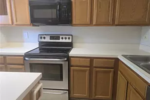 8713 Liberty Pl, Tampa, FL 33615 - Photo 4