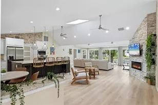 1232 Northport Dr, Sarasota, FL 34242 - Photo 2