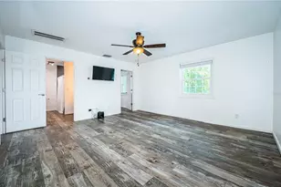 149 Sea Horse Dr SE, Saint Petersburg, FL 33705 - Photo 18