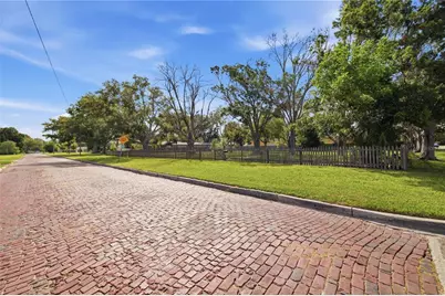 698 Villagrande Avenue S, Saint Petersburg, FL 33707 - Photo 8
