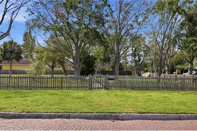 698 Villagrande Avenue S, Saint Petersburg, FL 33707 - Photo 10