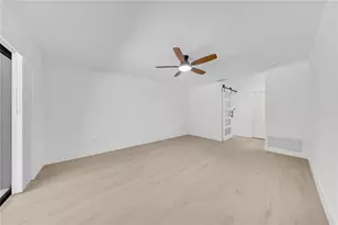 2905 Bluffs Dr, Largo, FL 33770 - Photo 20