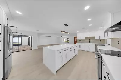 2905 Bluffs Drive, Largo, FL 33770 - Photo 14