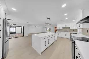 2905 Bluffs Dr, Largo, FL 33770 - Photo 14