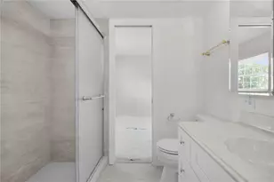 8820 Bay Pointe Dr, Tampa, FL 33615 - Photo 12