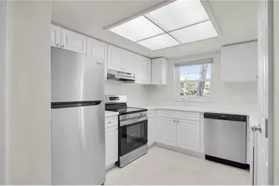 8820 Bay Pointe Drive #102, Tampa, FL 33615 - Photo 4