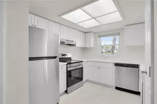 8820 Bay Pointe Dr, Tampa, FL 33615 - Photo 4