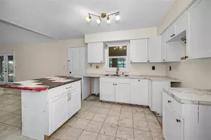 1200 E Court St, Tarpon Springs, FL 34689 - Photo 12