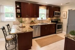 1029 W Country Club Cir, Plantation, FL 33317 - Photo 4