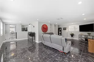 801 89th Ave N, Saint Petersburg, FL 33702 - Photo 12