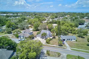 703 Riverside Dr, Tarpon Springs, FL 34689 - Photo 42