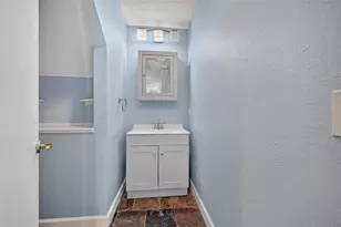 703 Riverside Dr, Tarpon Springs, FL 34689 - Photo 20