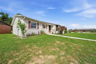 10310 Blue Field Ct, Thonotosassa, FL 33592 - Photo 2