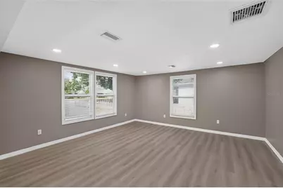4521 41st Avenue N, Saint Petersburg, FL 33714 - Photo 4