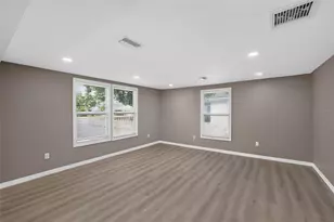 4521 41st Ave N, Saint Petersburg, FL 33714 - Photo 4