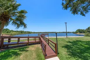 2069 Lakeview Dr, Clearwater, FL 33763 - Photo 2