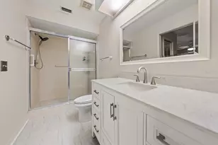 2069 Lakeview Dr, Clearwater, FL 33763 - Photo 22