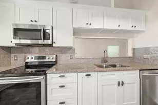 2069 Lakeview Dr, Clearwater, FL 33763 - Photo 14