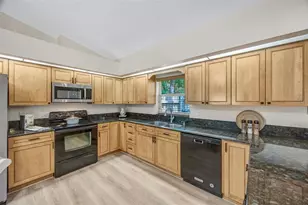3015 Folklore Dr, Valrico, FL 33596 - Photo 6