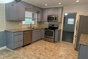 8009 Paulson Ln, Tampa, FL 33617 - Photo 6