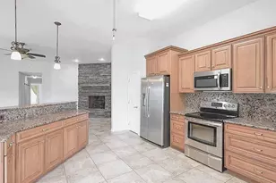 521 W Hillwood Path, Beverly Hills, FL 34465 - Photo 6