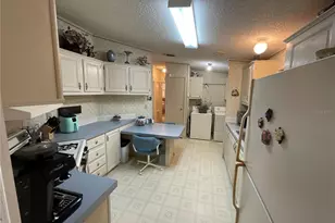 2607 Universal Dr, Ruskin, FL 33570 - Photo 4