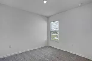 5586 Logan Cave Ave, Wimauma, FL 33598 - Photo 30