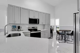 11113 Bloomington Dr, Tampa, FL 33635 - Photo 8