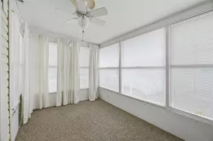 6826 Mt Orange Dr NE, Saint Petersburg, FL 33702 - Photo 14