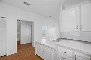 6826 Mt Orange Dr NE, Saint Petersburg, FL 33702 - Photo 16