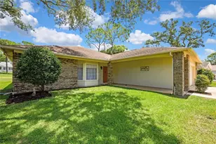 7103 Crown Oaks Dr, Spring Hill, FL 34606 - Photo 2