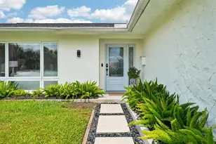 4379 44th St S, Saint Petersburg, FL 33711 - Photo 2