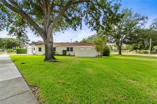 725 61st St N, Saint Petersburg, FL 33710 - Photo 2