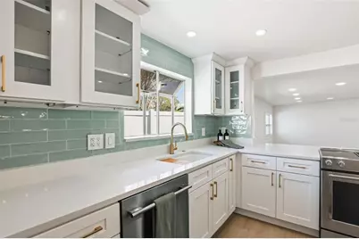 301 81st Avenue NE, Saint Petersburg, FL 33702 - Photo 4