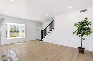 301 81st Ave NE, Saint Petersburg, FL 33702 - Photo 14