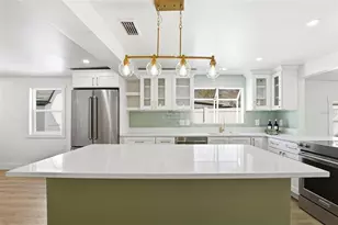 301 81st Ave NE, Saint Petersburg, FL 33702 - Photo 2