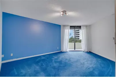 5940 Pelican Bay Plaza S #504, Saint Petersburg, FL 33707 - Photo 12