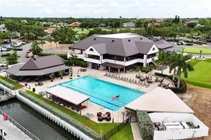 5940 Pelican Bay Plaza S, Saint Petersburg, FL 33707 - Photo 32