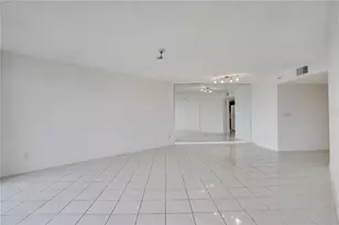 5940 Pelican Bay Plaza S, Saint Petersburg, FL 33707 - Photo 6