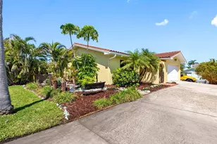 562 Johns Pass Ave, Madeira Beach, FL 33708 - Photo 6