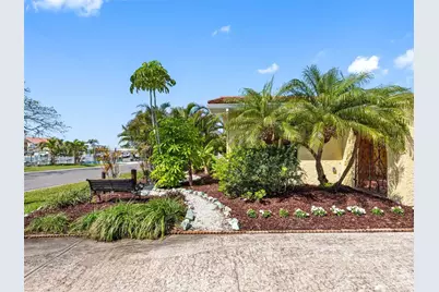 562 Johns Pass Avenue, Madeira Beach, FL 33708 - Photo 10