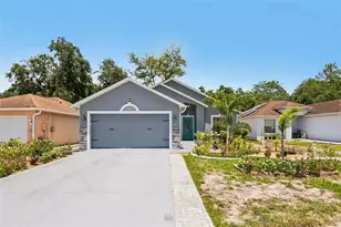 8709 Busch Oaks St, Tampa, FL 33617 - Photo 2