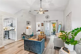 8709 Busch Oaks St, Tampa, FL 33617 - Photo 4