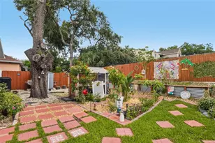 8709 Busch Oaks St, Tampa, FL 33617 - Photo 24