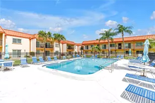 10365 Paradise Blvd, Saint Petersburg, FL 33706 - Photo 8