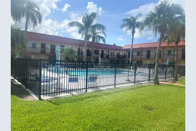 10365 Paradise Boulevard #27, Saint Petersburg, FL 33706 - Photo 14
