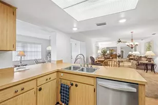 2017 Hampstead Cir, Sun City Center, FL 33573 - Photo 14