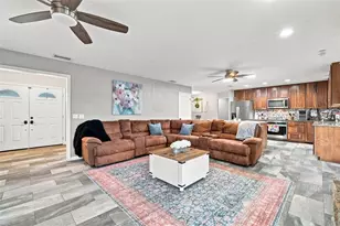 2901 Beagle Pl, Seffner, FL 33584 - Photo 4