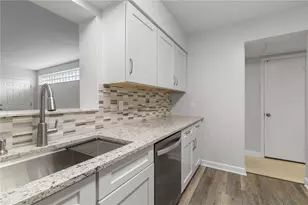2910 W Price Ave, Tampa, FL 33611 - Photo 10