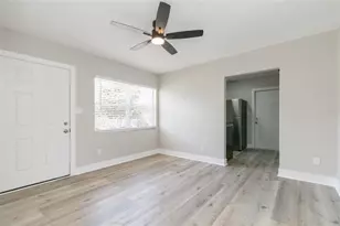 2600 52nd Ave N, Saint Petersburg, FL 33714 - Photo 2